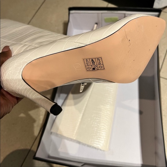 White PU croc point Toe flare high heeled knee boots - Picture 5 of 8